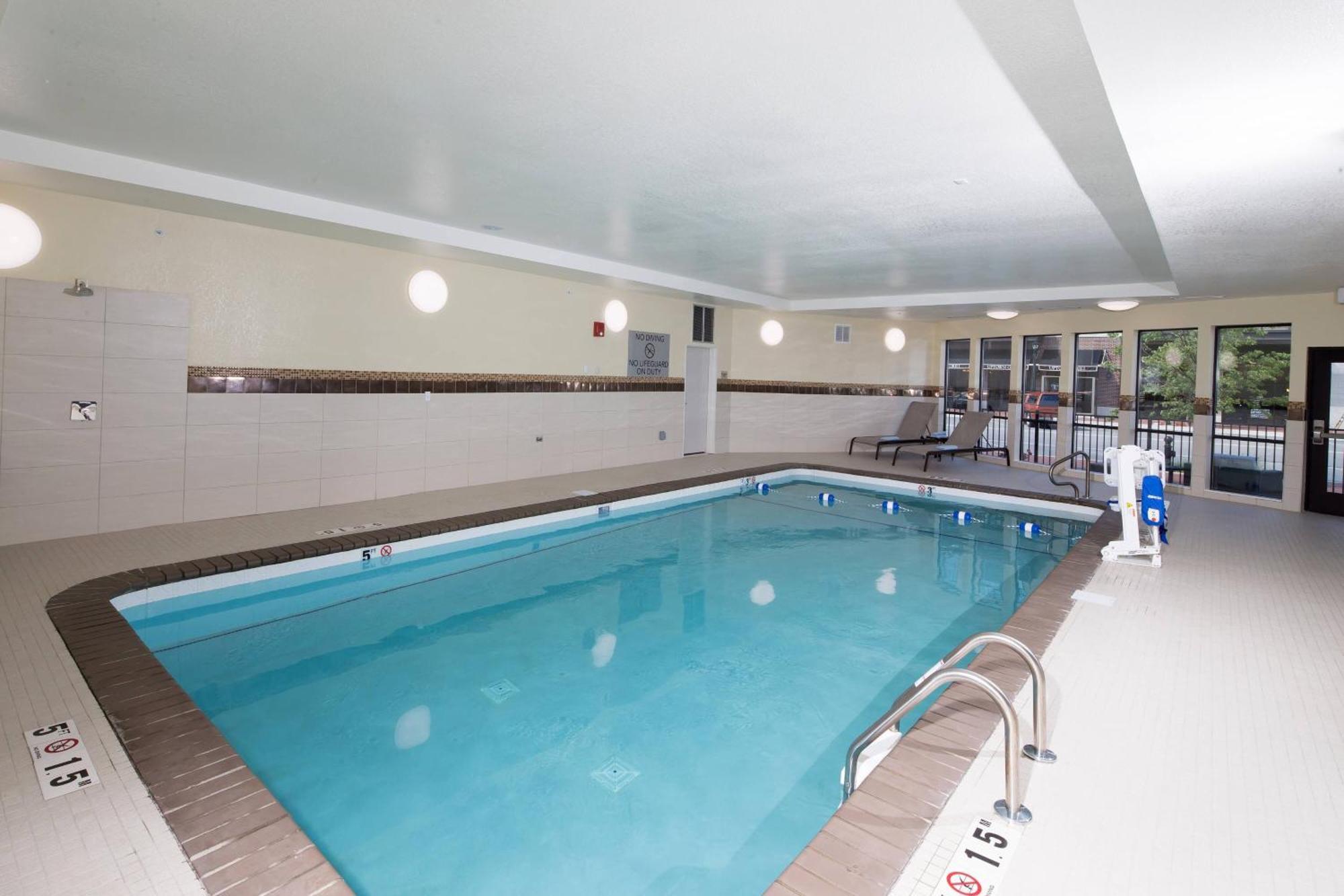 Courtyard Bay City Extérieur photo