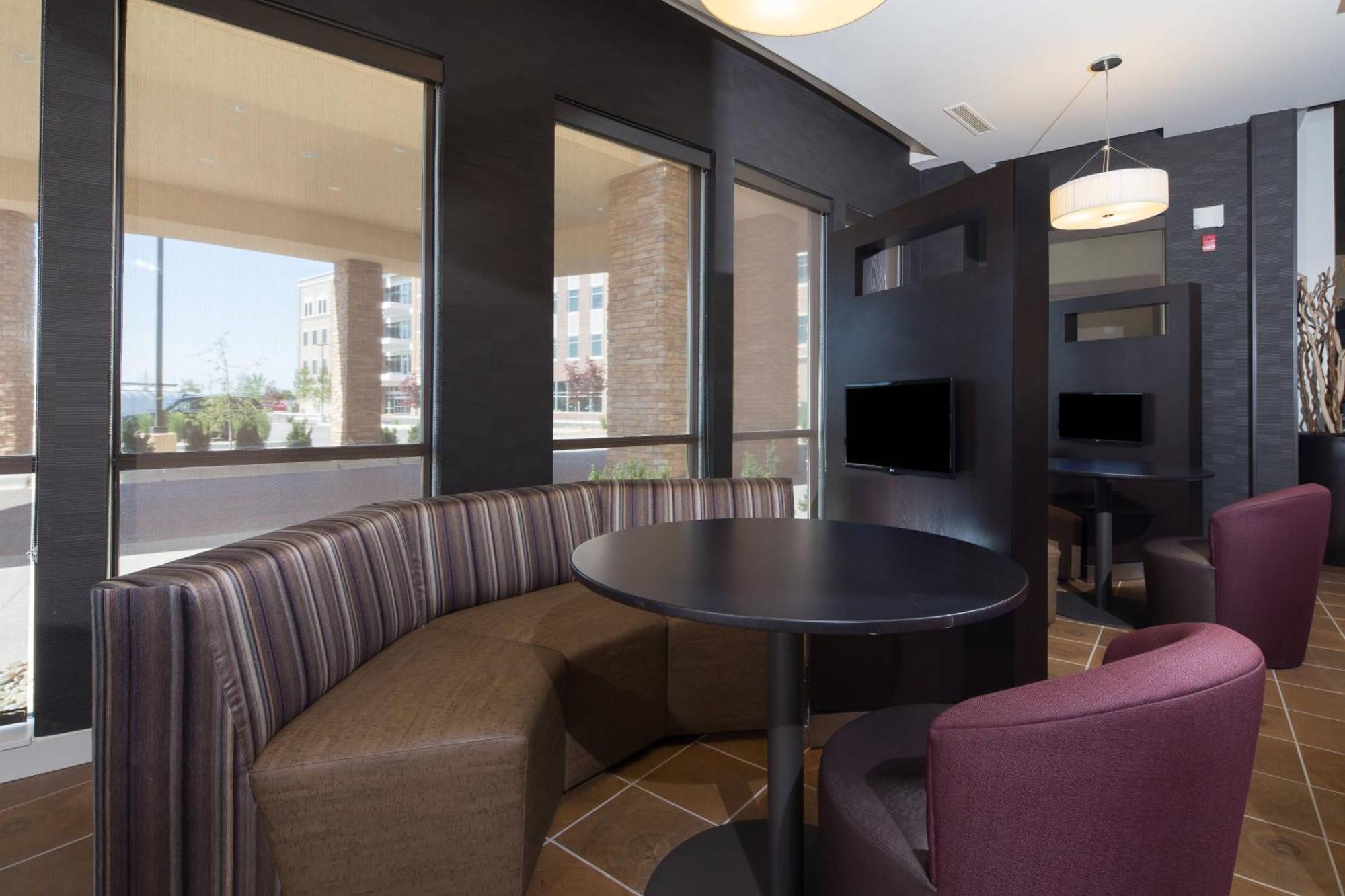 Courtyard Bay City Extérieur photo